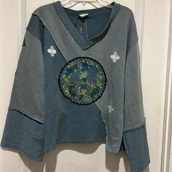 POL Tops - POL oversized Peace Pullover